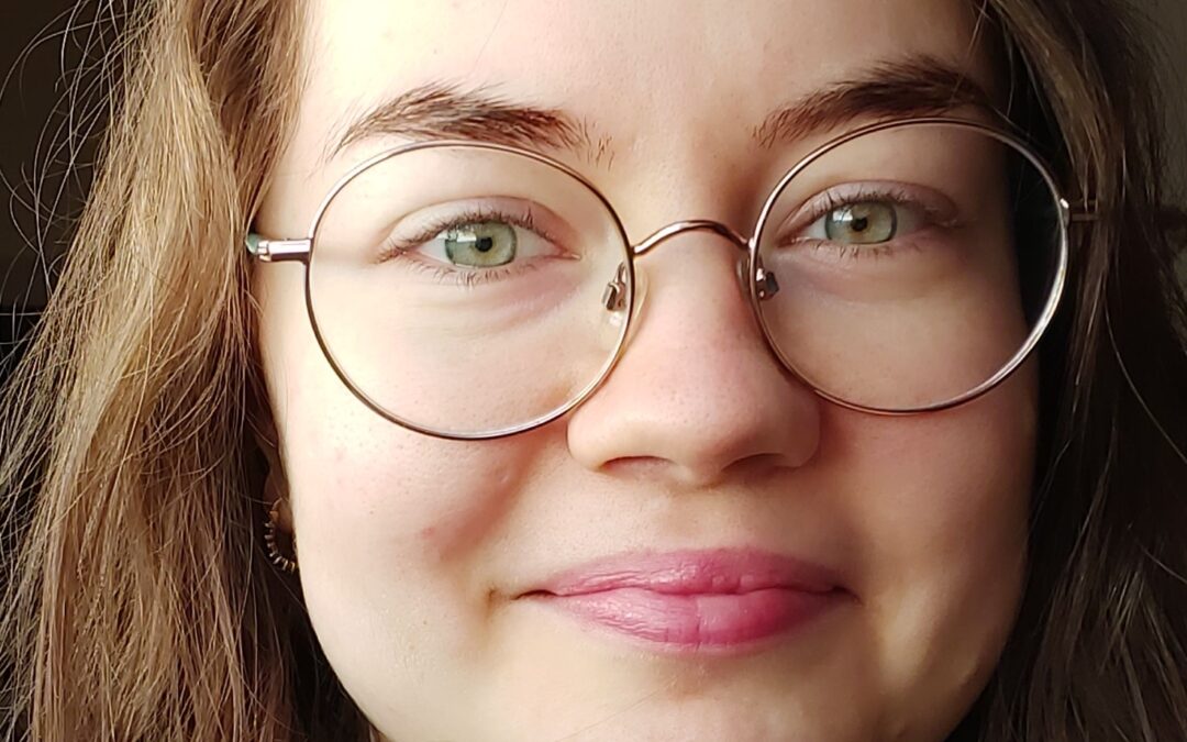 Laura Dobre headshot